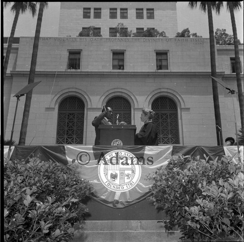 Mayor Bradley takes oath, Los Angeles, 1977