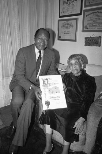 Tom Bradley posing with supercentenarian Katherine Isabel Jones, Los Angeles, 1989