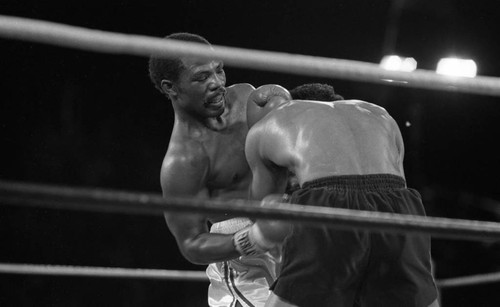 Aaron Pryor fighting Alexis Argüello in a rematch for the WBA Jr. Welterweight title, Las Vegas, 1983