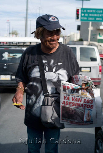 Selling newspapers, Juárez, 2008