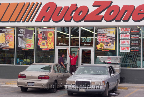 Execution at Auto Zone, Juárez, 2008