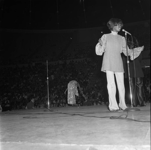 The Supremes performing, Los Angeles 1969