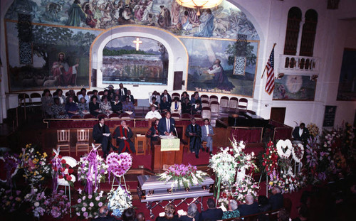 Tom Bradley speaking from the pulpit at Jessie Mae Beavers' funeral, Los Angeles, 1989