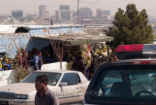 Building with flowers and police car, Juárez, 2008