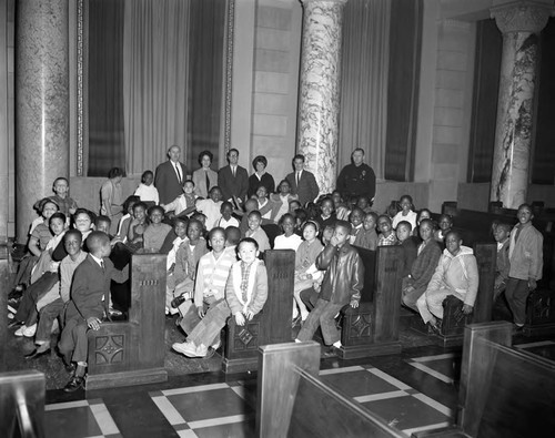 Hahn at City Hall with children, Los Angeles, ca. 1962