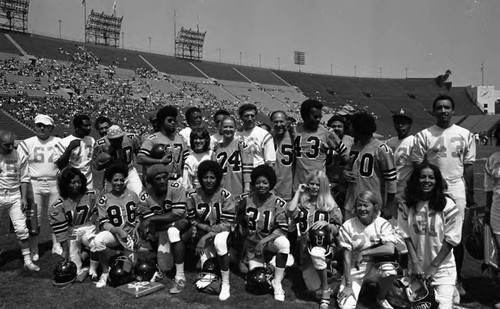 Participants of the Urban League's Celebrity All-Star Freedom Classic pre-game posing together, Los Angeles, 1973