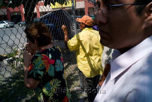 Crime scene crowd, Juárez, 2008