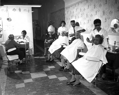 Beauty parlor, Los Angeles, 1962