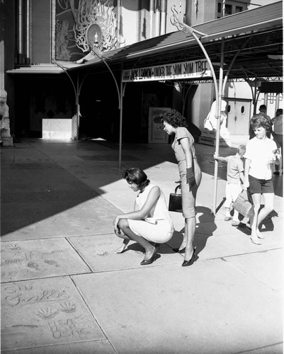 Grauman's Theater, Los Angeles, ca. 1967