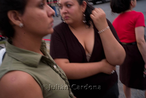 Onlookers at Auto Zone, Juárez, 2008