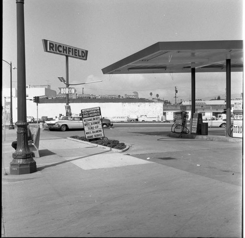 Service station, Los Angeles, 1967