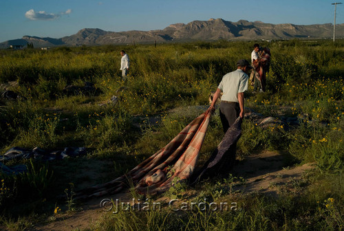 Drying blankets, Juárez, 2008