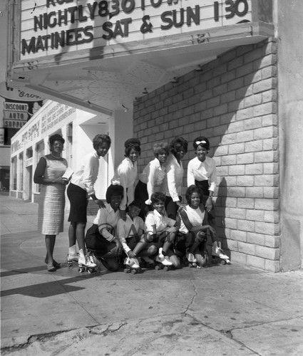 Women with skates, Los Angeles