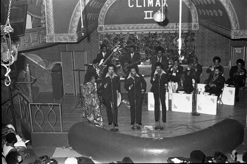 Gladys Knight and the Pips performing, Los Angeles, 1972