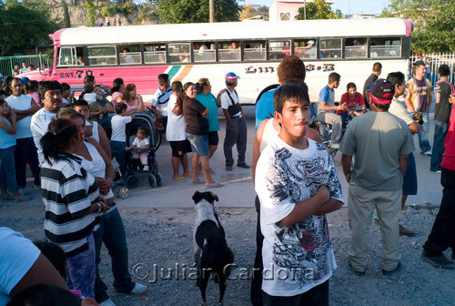 Crime scene crowd, Juárez, 2008