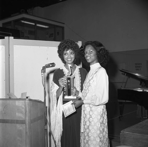 Vonetta McGee presenting a scholarship award during a Compton Civic Youth Orchestra concert, Compton, 1973