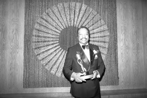 Paul Winfield posing with his award at the 17th Annual NAACP Image Awards, Los Angeles, 1984