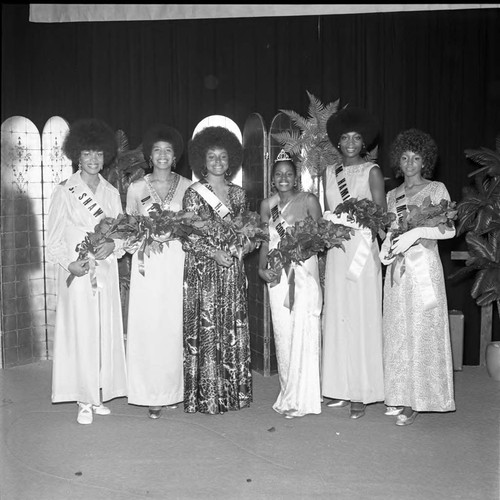 Miss Compton posing with beauty pageant finalists, Los Angeles, 1972