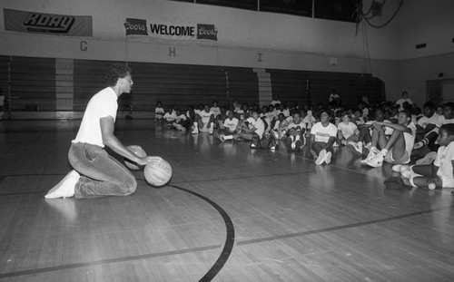 Reggie Theus talking to basketball camp participants at Crenshaw High, Los Angeles, 1985