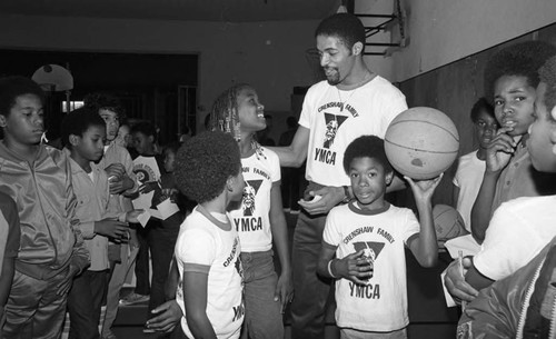 Norm Nixon talking with children from the Crenshaw Family YMCA, Los Angeles, 1981