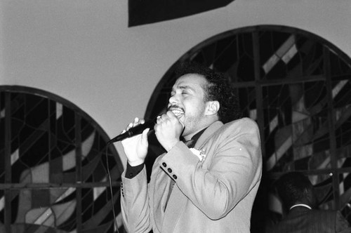 Howard Hewett performing at the Annual Gospel Leadership Award Concert, Los Angeles, 1987