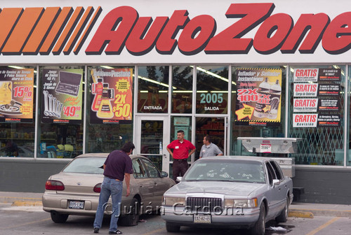 Execution at Auto Zone, Juárez, 2008