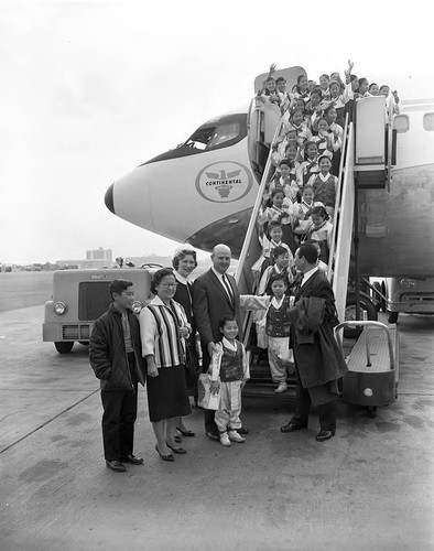 Gordon Hahn with Korean war orphans, Los Angeles, 1963