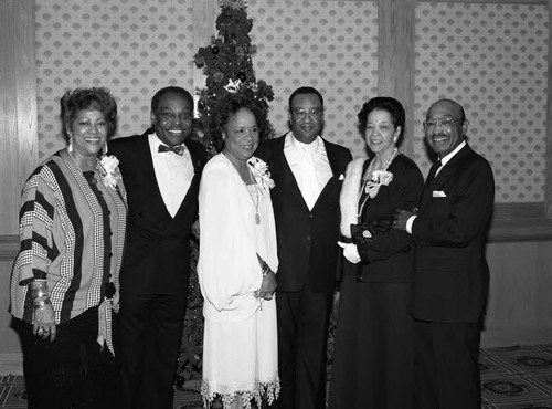 Participants of the First AME Holiday Awards Celebration banquet posing together, Los Angeles, 1985