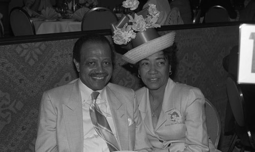 Mad Hatters Luncheon attendees posing together, Los Angeles, 1989