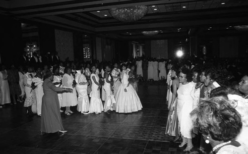 Danellen Joseph leading guests in a song at the Delta Sigma Theta Red and White Ball, Los Angeles, 1987