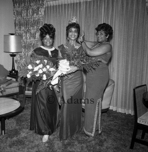 Woman crowned, Los Angeles, 1972