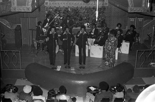 Gladys Knight and the Pips performing, Los Angeles, 1972