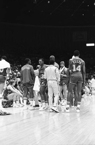 Dallas Mavericks players standing on the court during the NBA Western Conference Semi-Finals, Inglewood, 1986