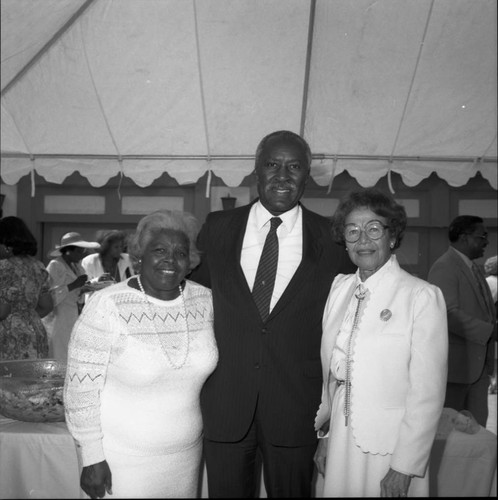 Nate Holden posing with Ruth Washington and Libby Clark, Los Angeles, 1986