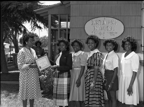 Beta Phi Delta member presenting an award, Los Angeles, 1983