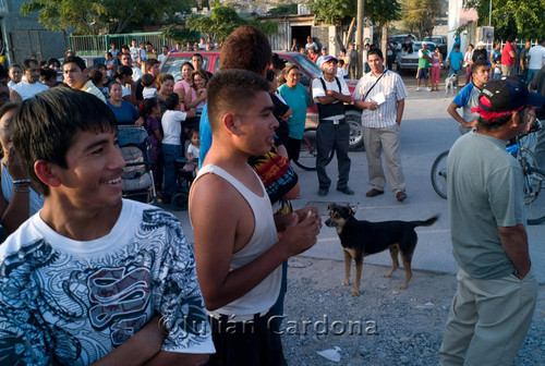 Crime scene crowd, Juárez, 2008