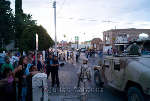 Military at Auto Zone, Juárez, 2008