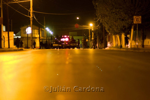 Military stopping police, Juárez, 2008