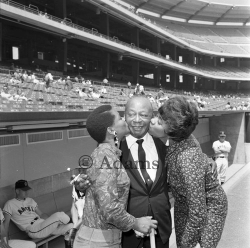 Mantan Moreland receiving a kiss from Miss Watts at Anaheim Stadium, Anaheim, 1966