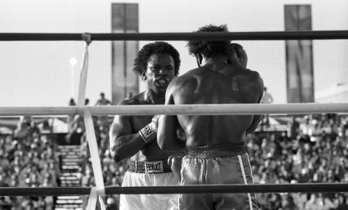 Michael Dokes and Mike Weaver fighting a rematch for the WBA Heavyweight title, Las Vegas, 1983