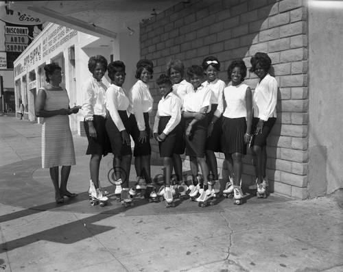 Women with skates, Los Angeles