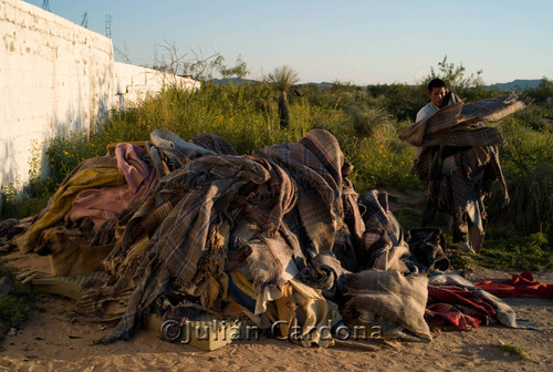 Drying blankets, Juárez, 2008