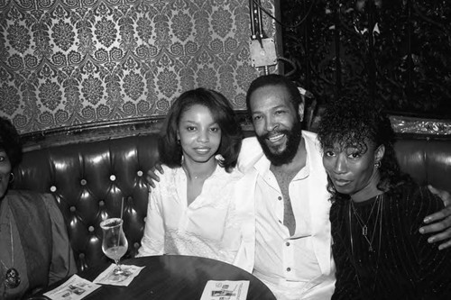 Marvin Gaye posing with women at the Pied Piper club, Los Angeles, ca. 1983