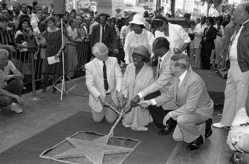 Sarah Vaughan's unveiling her star on Hollywood Boulevard, Los Angeles, 1985