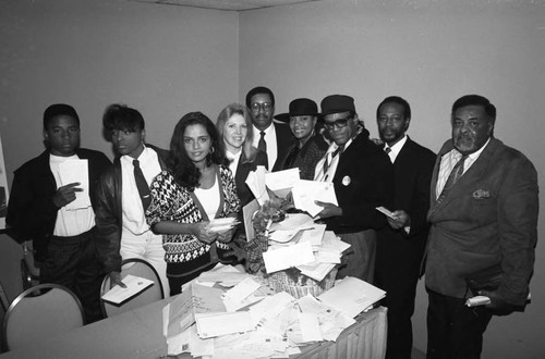 Jan Hunter Gaye posing with Frankie Gaye Jr., Nona Gaye and others, Los Angeles, 1989