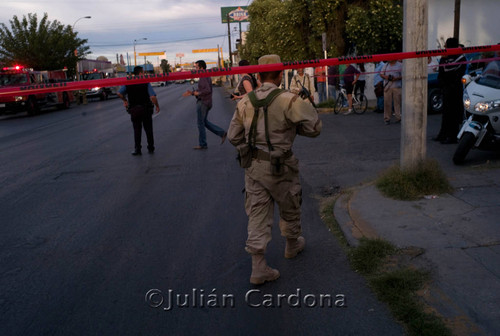 Military at Auto Zone, Juárez, 2008