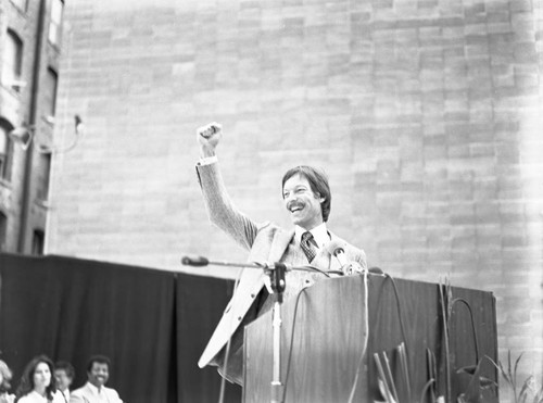 Richard Chamberlain speaking at the Los Angeles Theater Center building site, Los Angeles, 1983