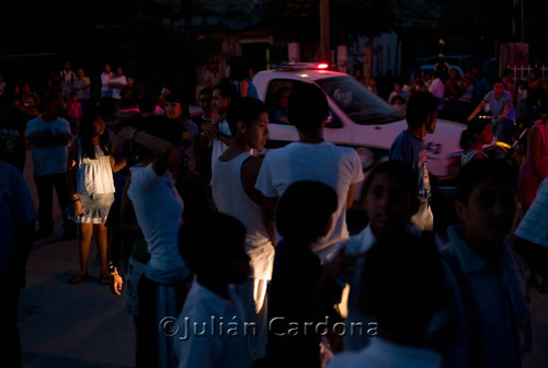 Crime scene crowd, Juárez, 2008