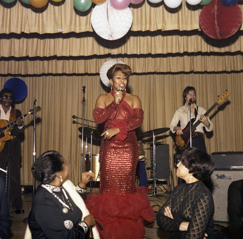 Singer Performs, Los Angeles, 1977