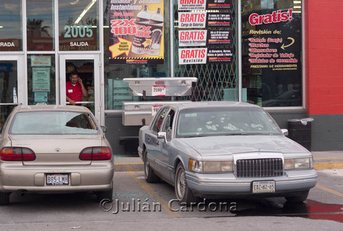 Execution at Auto Zone, Juárez, 2008